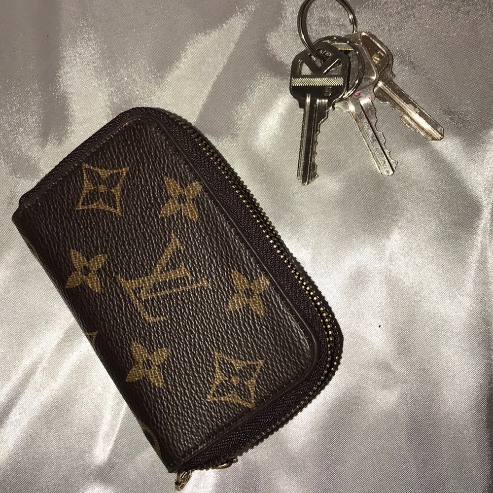 Louis Vuitton key holder Auth